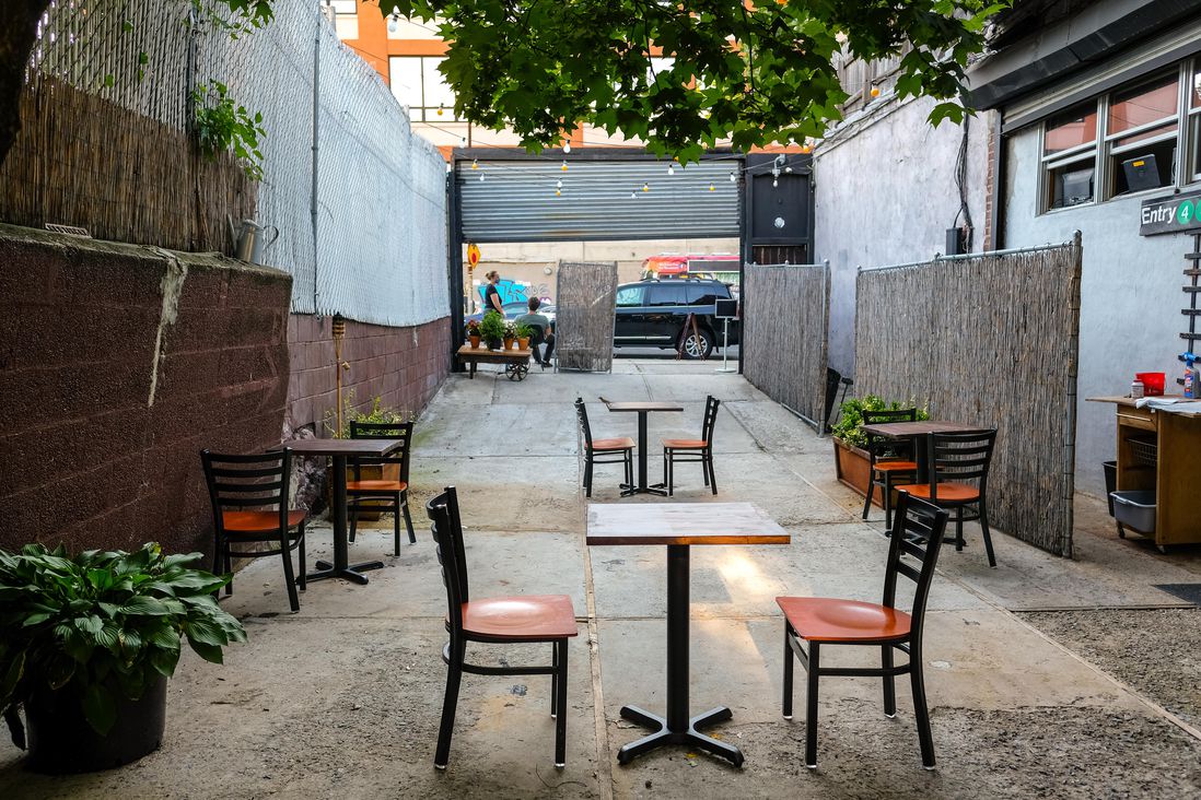 the alleyway courtyard for outdoor dining